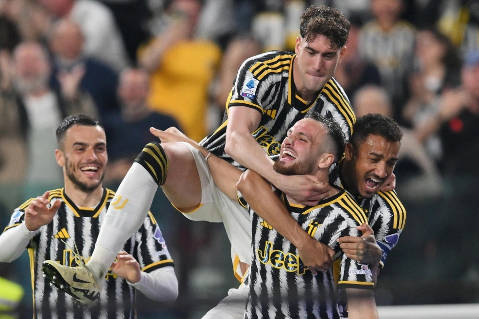 冲刺阶段突围战来临；斯图加特围绕英超状态回暖；气氛紧张；球队文化再被提及的简单介绍